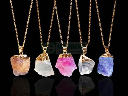 Đá thạch anh được biết đến là một loại đá quý, để sản xuất đồ trang sức